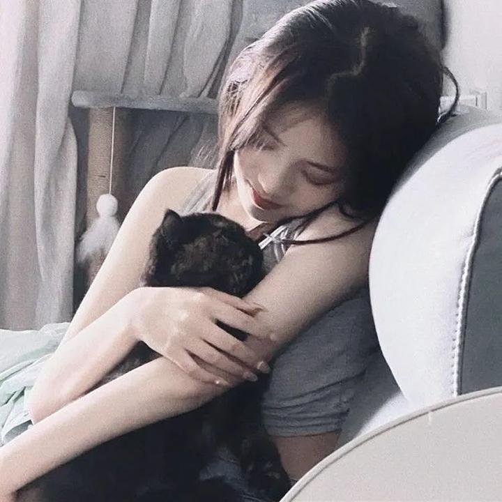 劳拉·马尔斯的眼睛